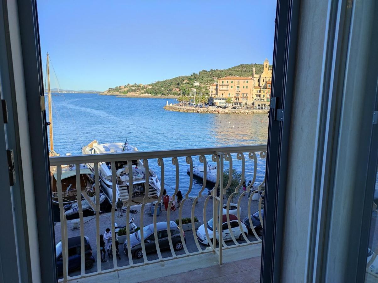 Molo 28 Beach Parking Ac Porto Santo Stefano  Buitenkant foto