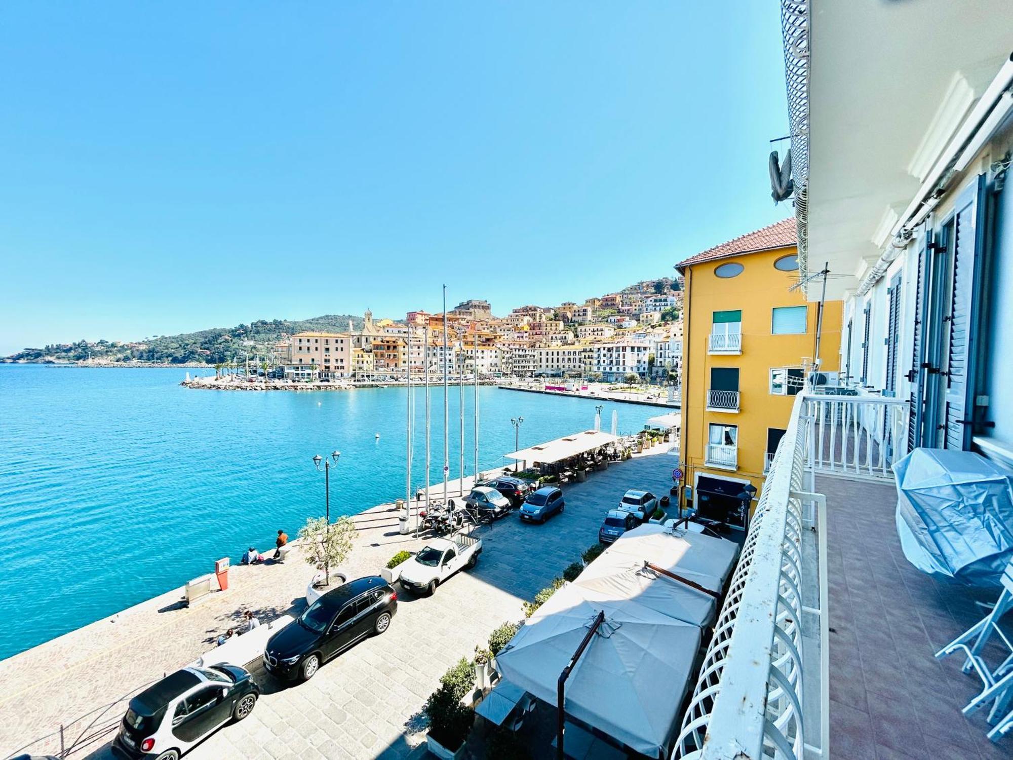 Molo 28 Beach Parking Ac Porto Santo Stefano  Buitenkant foto
