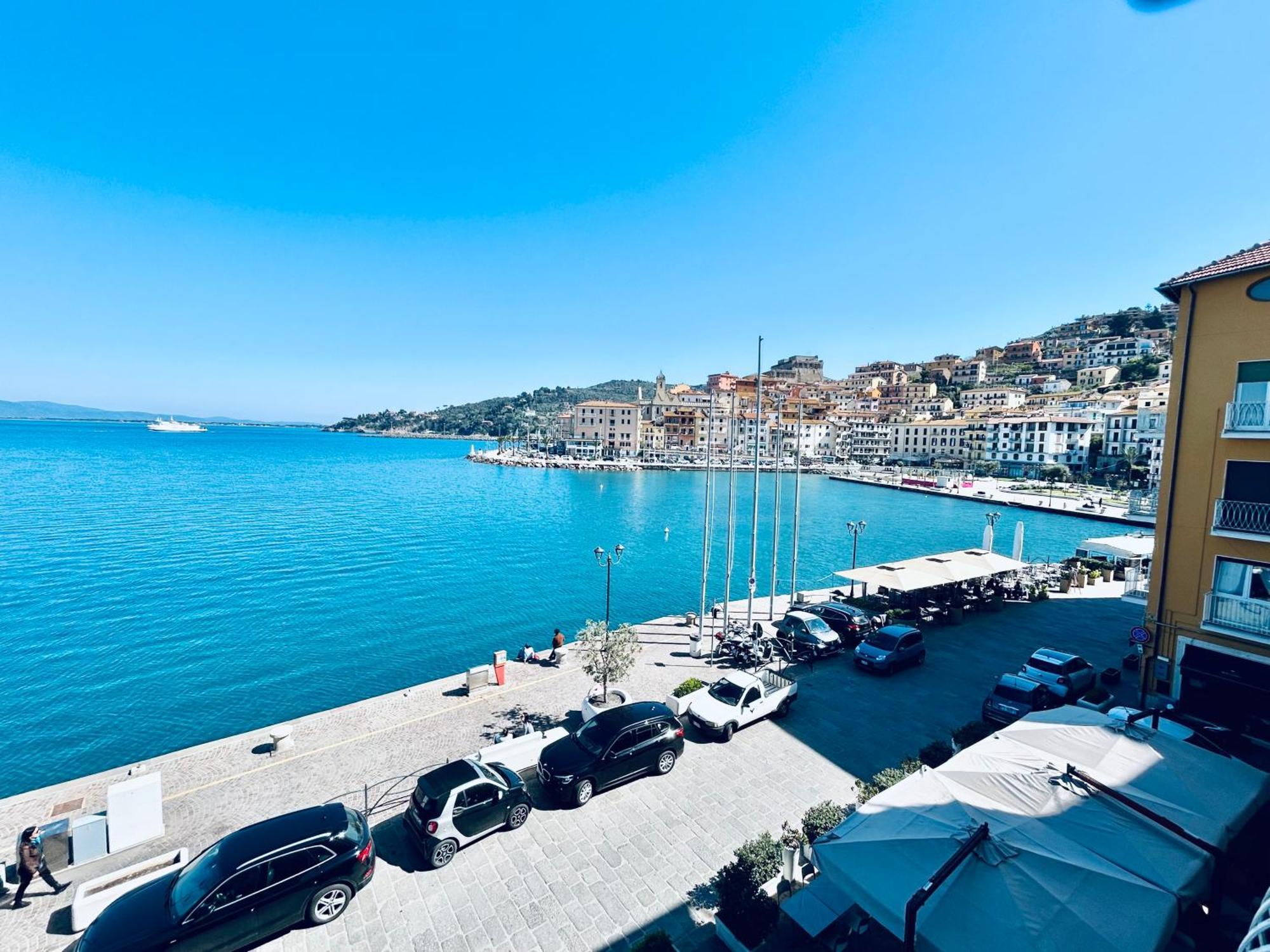 Molo 28 Beach Parking Ac Porto Santo Stefano  Buitenkant foto
