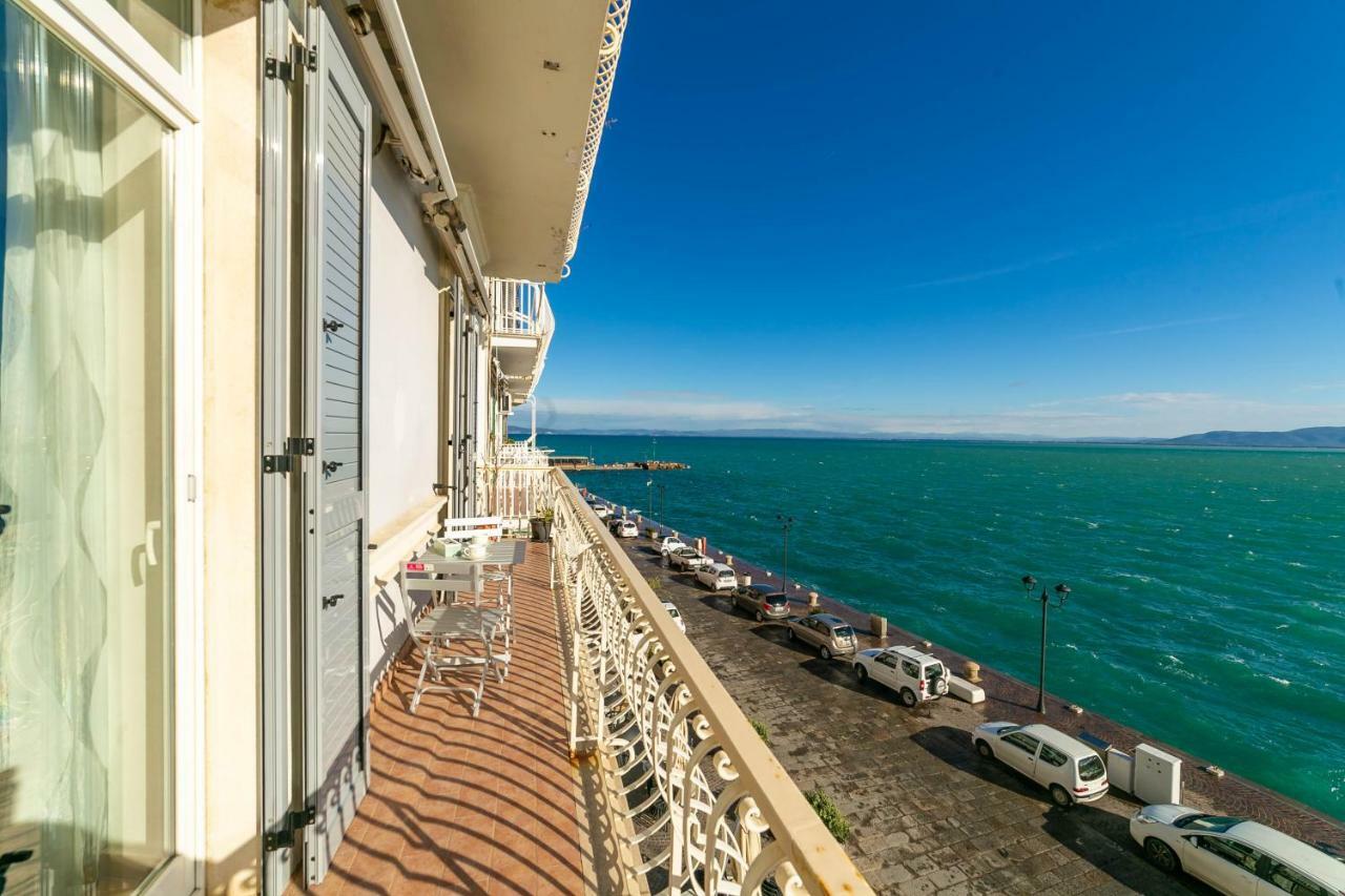 Molo 28 Beach Parking Ac Porto Santo Stefano  Buitenkant foto