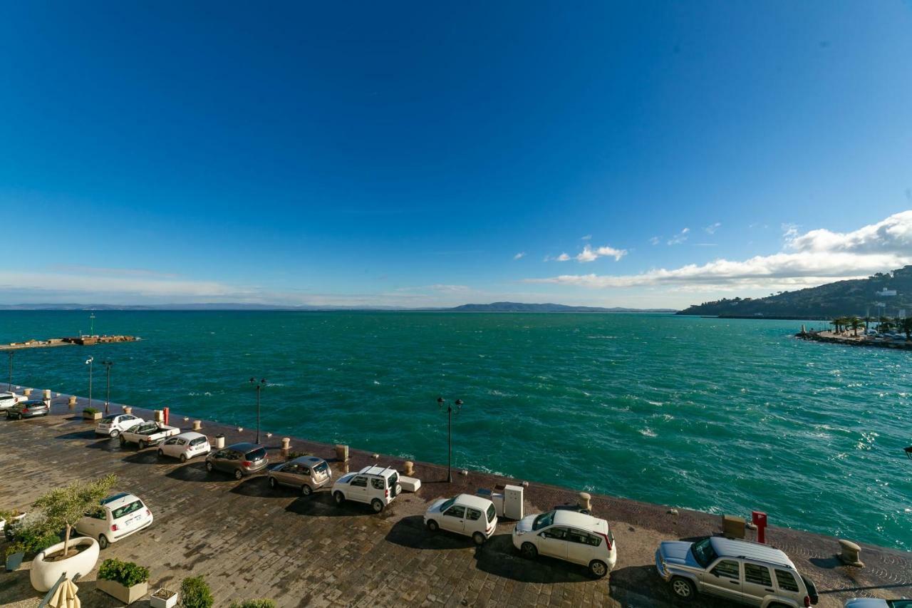 Molo 28 Beach Parking Ac Porto Santo Stefano  Buitenkant foto
