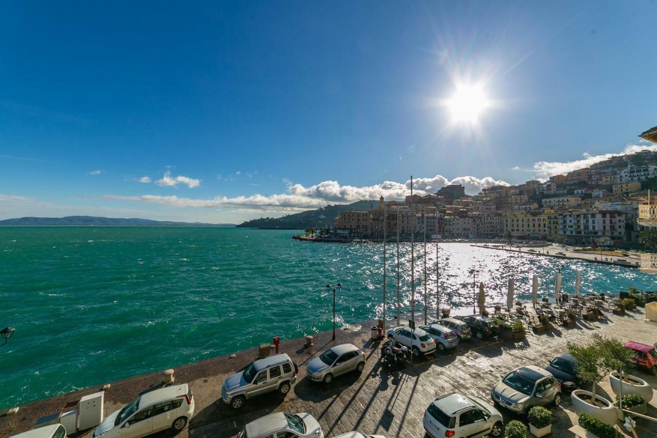 Molo 28 Beach Parking Ac Porto Santo Stefano  Buitenkant foto